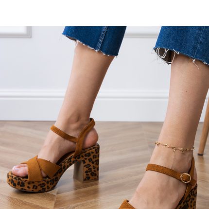 Sandalen mit Absatz - Größe 38