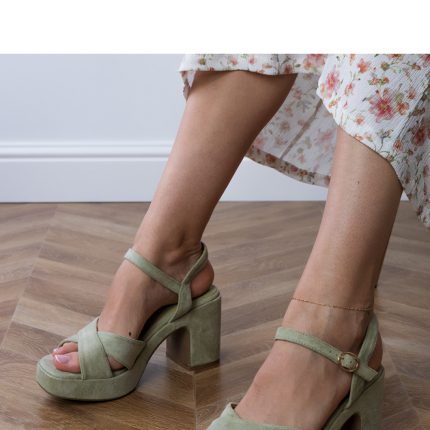 Sandalen mit Absatz - Größe 39