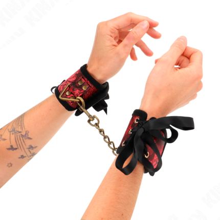 KINK - SCANDAL HANDGELENKSFESSELN ROT-SCHWARZE SPITZENDETAILS 24,5 CM X 6,5 CM - Größe X